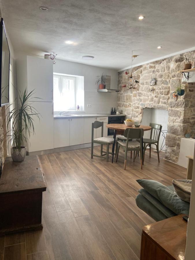 Apartman Oleandar Kaštela Exteriör bild