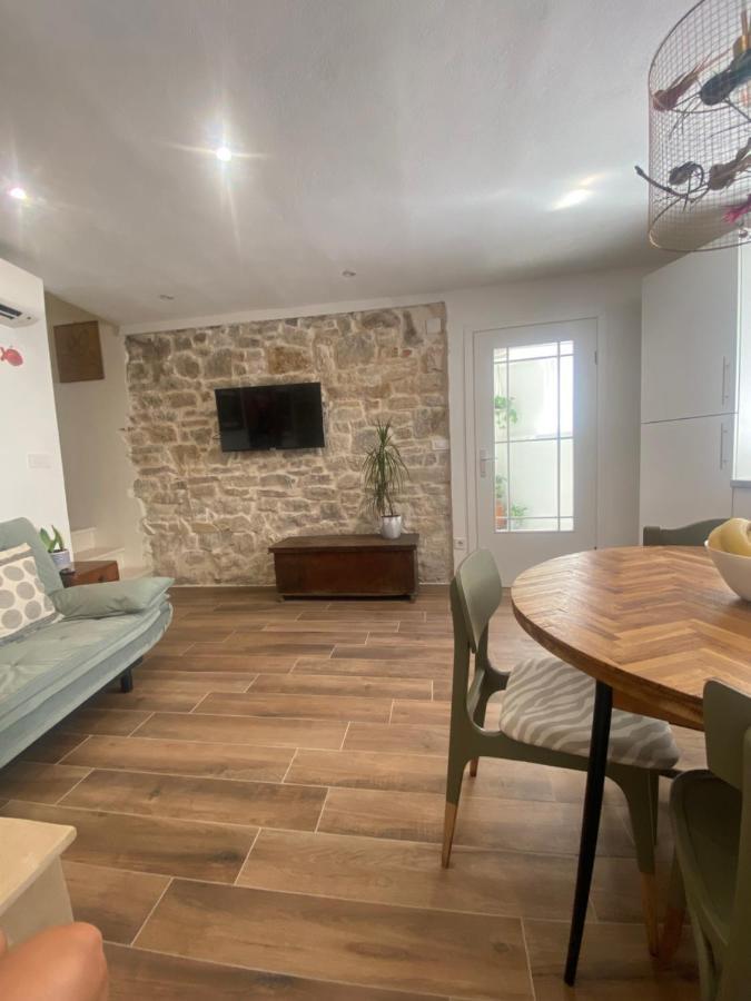 Apartman Oleandar Kaštela Exteriör bild